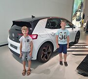 Matīss Zemītis elektromobiliu leidosi į kelionę po pietų Italiją
