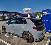 Matīss Zemītis elektromobiliu leidosi į kelionę po pietų Italiją