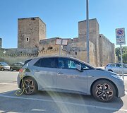 Matīss Zemītis elektromobiliu leidosi į kelionę po pietų Italiją