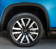 Trečios kartos pikapas &bdquo;Volkswagen Amarok&ldquo; (2023), prabangi Aventura versija