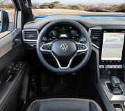 Trečios kartos pikapas &bdquo;Volkswagen Amarok&ldquo; (2023), prabangi Aventura versija