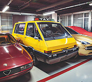 Vos keturių metrų ilgio, bet vietos jame užtenka &scaron;e&scaron;iems žmonėms: NEW YORK TAXI &ndash; 1976 metų Alfa. Tai &bdquo;Giugiaro Design&ldquo; dizaino studijos darbas