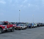 Dakaro automobiliai Damamo uoste laukia kelionės į Europą pradžios