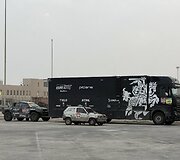 Dakaro automobiliai Damamo uoste laukia kelionės į Europą pradžios