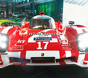 Vilniuje - &bdquo;911 Edition 50 Years Porsche Design&rdquo; ir Le Mano automobilis &bdquo;Porsche 919 Hybrid&ldquo;