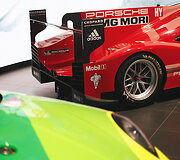 Vilniuje - &bdquo;911 Edition 50 Years Porsche Design&rdquo; ir Le Mano automobilis &bdquo;Porsche 919 Hybrid&ldquo;