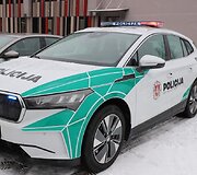 Kauno rajono policija važinės elektromobiliu &Scaron;koda Enyaq
