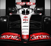 F1 komanda &bdquo;MoneyGram Haas&ldquo; pirmoji pristatė 2023 m. automobilio VF-23 dizainą