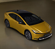 Penktos kartos &bdquo;Toyota Prius&ldquo; siūlomas ir kaip įkraunamas hibridas