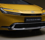 Penktos kartos &bdquo;Toyota Prius&ldquo; siūlomas ir kaip įkraunamas hibridas