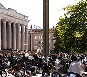I&scaron; Lietuvos Nacionalinės Martyno Mažvydo bibliotekos startavo kultūrinis ralis &bdquo;Mototourism Sprint Vilnius 700&ldquo;, skirtas Vilniaus jubiliejui.