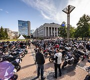 I&scaron; Lietuvos Nacionalinės Martyno Mažvydo bibliotekos startavo kultūrinis ralis &bdquo;Mototourism Sprint Vilnius 700&ldquo;, skirtas Vilniaus jubiliejui.