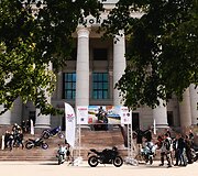 I&scaron; Lietuvos Nacionalinės Martyno Mažvydo bibliotekos startavo kultūrinis ralis &bdquo;Mototourism Sprint Vilnius 700&ldquo;, skirtas Vilniaus jubiliejui.