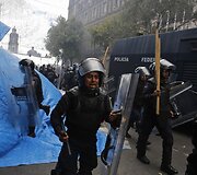 Meksiko policija susirėmė su streikuojančiais mokytojais