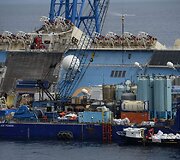 Kruizinio laivo &bdquo;Costa Concordia&ldquo; gelbėjimo operacija prasideda