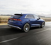 &bdquo;Audi&ldquo; pristatė atnaujintą visureigį Q8 (2023)