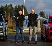 Sporti&scaron;kų automobilių testas &bdquo;Metų automobilio&ldquo; konkurse: elektrinė &bdquo;Audi&ldquo; prie&scaron; benzininį &bdquo;Porsche&ldquo;