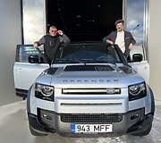 Karolis Rai&scaron;ys ir Žilvinas Pekarskas: paskutiniai &bdquo;Land Rover Defender&ldquo; paruo&scaron;imai Dakaro ralio misijai