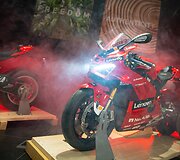 &bdquo;Ducati&ldquo; motociklai:  &bdquo;Panigale V4 Bagnaia 2022 World Champion Replica&ldquo; ir &bdquo;Panigale V4 Bautista 2022 World Champion&ldquo;