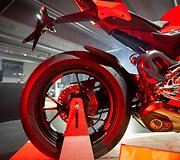 &bdquo;Ducati&ldquo; motociklai:  &bdquo;Panigale V4 Bagnaia 2022 World Champion Replica&ldquo; ir &bdquo;Panigale V4 Bautista 2022 World Champion&ldquo;