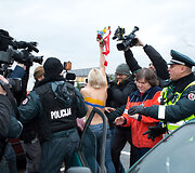 Prie "Litexpo" parodų rūmų Vilniuje sulaikyta "Femen" pusnuogė aktyvistė