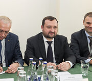 Vie&scaron;butyje &bdquo;Radisson Blu Hotel Lietuva&ldquo; vykstančiame Rytų partnerystės Verslo forume ministras pirmininkas Algirdas Butkevičius susitiko su Europos rekonstrukcijos ir plėtros banko prezidentu Sumu Chakrabartiu. 