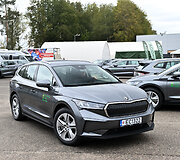 &bdquo;Motus Auto&ldquo; Valstybinei mi&scaron;kų urėdijai perdavė 88 elektromobilius &bdquo;&Scaron;koda Enyaq&ldquo;