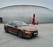 &bdquo;Toyota Camry Hybrid 230&ldquo; (2024)