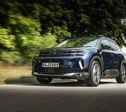 Po kosmetinio atnaujinimo susiaurėję priekiniai žibintai prancūzui tik suteikia patrauklumo