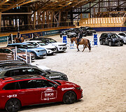&bdquo;Metų automobilis 2025 m.&ldquo; konkurso dalyviai arklio jėgas skaičiavo &bdquo;Royal horse resort&ldquo;