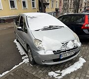 Apleisti automobiliai užsienieti&scaron;kais numeriais &scaron;alia Vilniaus autobusų stoties