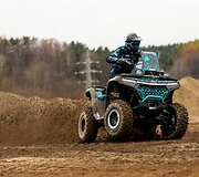 &bdquo;CFMOTO Thunder Racing Team&ldquo; Abu Dabyje startuoja nauju keturračiu