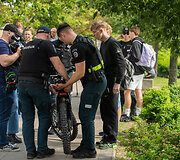 Reidas Vilniaus centre: policija matavo dviračių ir paspirtukų greitį, auklėjo ir edukavo