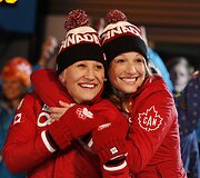 Kaillie Humphries (k) ir Heather Moyse (Kanada, bobslėjus)