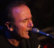 &bdquo;The Stranglers&ldquo; legenda Hughas Cornwellas su grupe