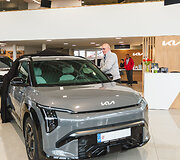 Arūnas Valinskas persėdo į elektromobilį