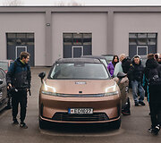 Pretendentus į Lietuvos metų automobilio tirulą i&scaron;bandė žinmi žmonės