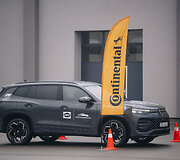 Pretendentus į Lietuvos metų automobilio tirulą i&scaron;bandė žinmi žmonės