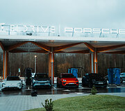 Naujas &bdquo;Eldrive Porsche Charging Hub&ldquo; atidarytas magistralėje Vilnius&ndash;Klaipėda