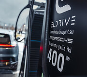 Naujas &bdquo;Eldrive Porsche Charging Hub&ldquo; atidarytas magistralėje Vilnius&ndash;Klaipėda