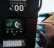 Naujas &bdquo;Eldrive Porsche Charging Hub&ldquo; atidarytas magistralėje Vilnius&ndash;Klaipėda