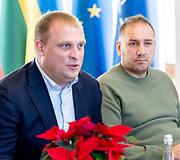 Autosporto atstovai Rokas Baciu&scaron;ka, Karolis Ramo&scaron;ka, Nerimantas Jucius, Albertas Veliamovičius Lietuvos Vyriausybėje