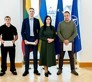 Autosporto atstovai Rokas Baciu&scaron;ka, Karolis Ramo&scaron;ka, Nerimantas Jucius, Albertas Veliamovičius Lietuvos Vyriausybėje
