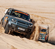 Defender Dakaro ralio smėlynuose