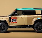 Pristatytas Roko Baciu&scaron;kos Dakaro automobilis &ndash; &bdquo;Defender Dakar D7X-R&ldquo;