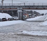 Eismas &Scaron;iauliuose, dėl sniego stoja vilkikai
