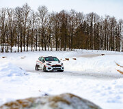 Jaunieji ralio talentai i&scaron;bandė &bdquo;Ford Fiesta Rally4&ldquo; 