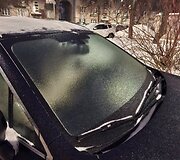 Ledo pluta lijundros padengtas automobilio stiklas
