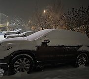 Apsnigti automobiliai Vilniuje