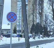 Kelio ženklas Kalniečių g. (Kas vyksta Kaune&ldquo; skaitytojos nuotr.)